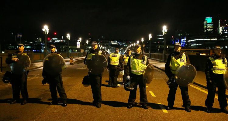 İngiltere’de Barda Dehşet: Müşteriye Molotof Atıp Kasayı Çaldı