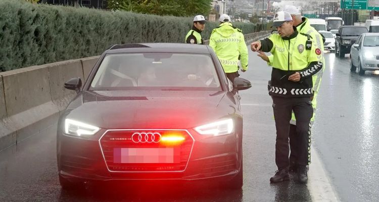 Milletvekillerine Ömür Boyu Trafik Cezası Muafiyeti Getirildi