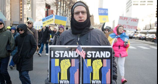 ABD'de Göstericiler Trump-Zelenskiy Tartışmasını Protesto Etti