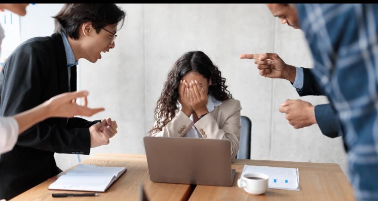 Mobbing Nedir? İşyerinde Mobbing Örnekleri ve Cezaları