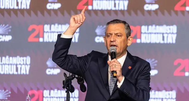 CHP Olağanüstü Kurultayı: Özgür Özel yeniden başkan, Berhan Şimşek ile tartışma