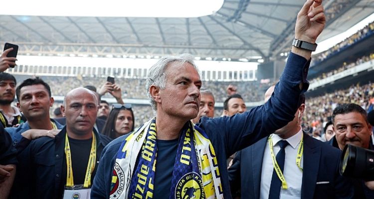 Jose Mourinho Fenerbahçe'de Kalıyor: Portekiz'de Kamp İstedi!