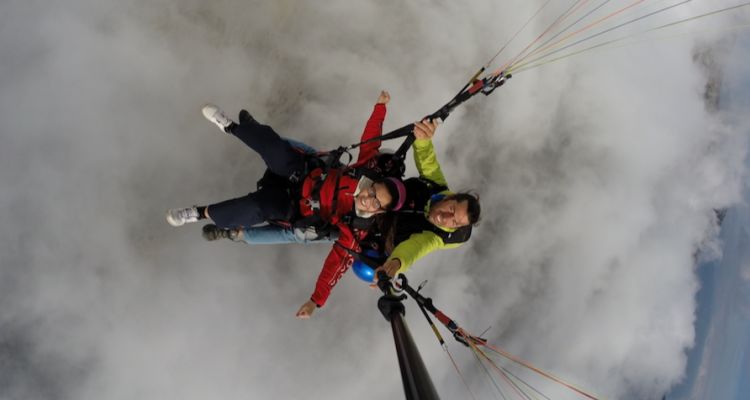 8.5 Kilometre Yüksekliğe Çıkan Paraşütçü Donarak Hayatta Kaldı