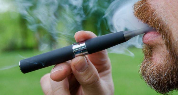 Elektronik Sigaranın Tehlikeleri: Akciğer Sağlığına Ciddi Riskler