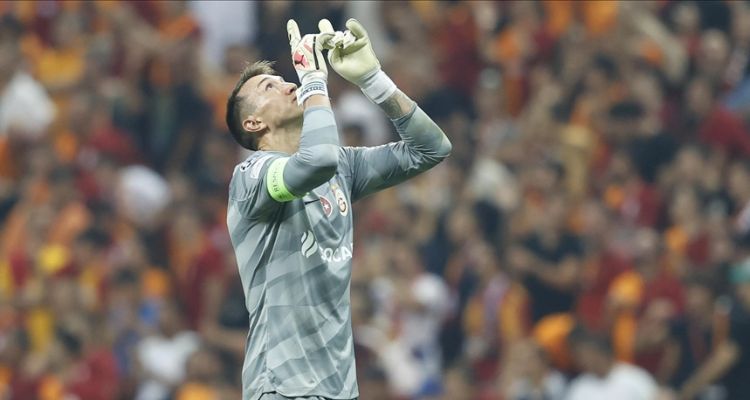 Fernando Muslera Tarihe Geçmeye Hazırlanıyor: 2 Kupa Kaldı