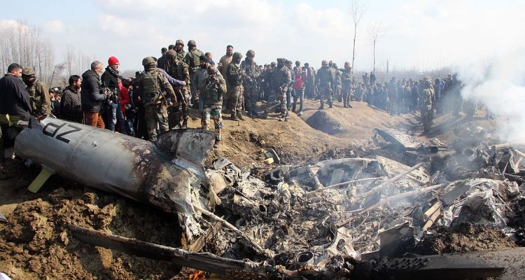 Hindistan, Pakistan'ı Füzelerle Vurdu: Keşmir'de Gerilim Tırmanıyor