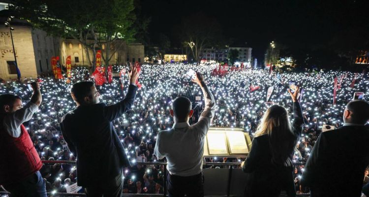 Özgür Özel Beyazıt Mitinginde Konuştu: "Mektuba Cevabım Bu Meydandır"
