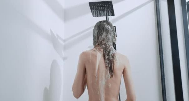 Uzmanlardan Kritik Uyarı: Duşta İdrar Yapmak Sağlığınızı Tehlikeye Atabilir