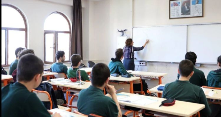 Lise Eğitimi 2 Yıla mı Düşüyor? Zorunlu Eğitimde 2+2 ve 3+1 Tartışması