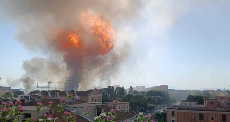 Roma’da art arda patlamalar: 21 yaralı, spor kulübü yıkıldı