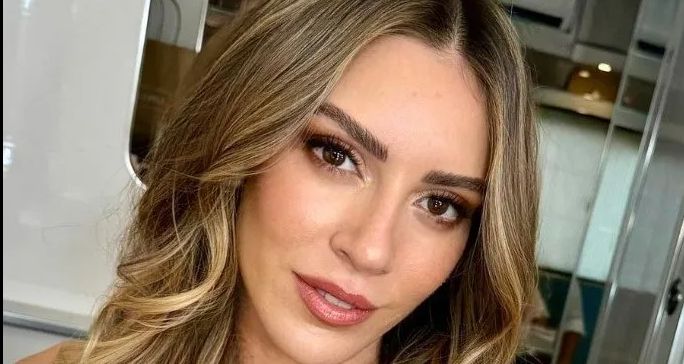 Sinem Kobal’dan Yıllar Sonra Bikinili Paylaşım Geldi