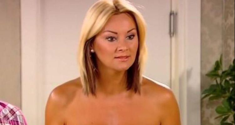 Pınar Altuğ 50 Yaşında Fit Görünümüyle Çeşme’de Yoga Şovu Yaptı