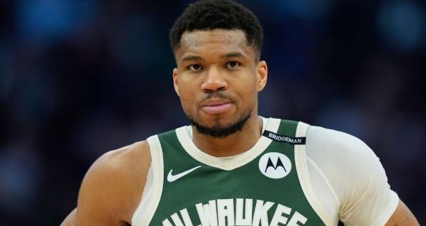 Basketbolcu Giannis Antetokounmpo Türk Bayrağına Küfretti