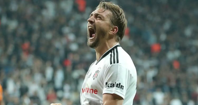 Caner Erkin Çılgına Döndü: Takım Arkadaşına Tokat Attı