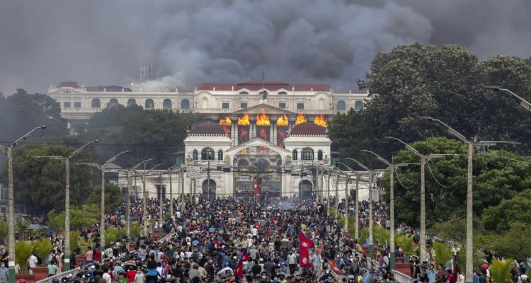 Nepal’de Z Kuşağı Protestoları Başbakanı İstifaya Zorladı: Türkiye ile Benzerlikleri Dikkat Çekti