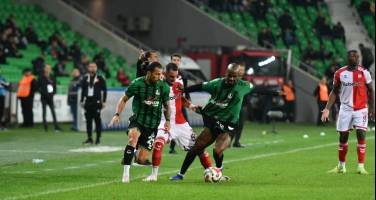 Sakaryaspor-Sivasspor maçında kural hatası: Hükmen mağlubiyet ihtimali