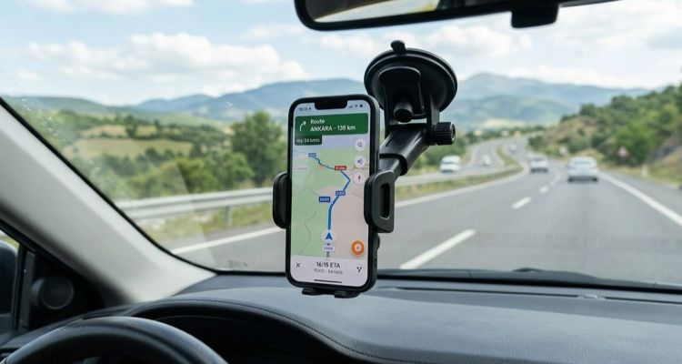 Arabada Telefon Tutucu Yasak Mı? Ağır Ceza Yolda!