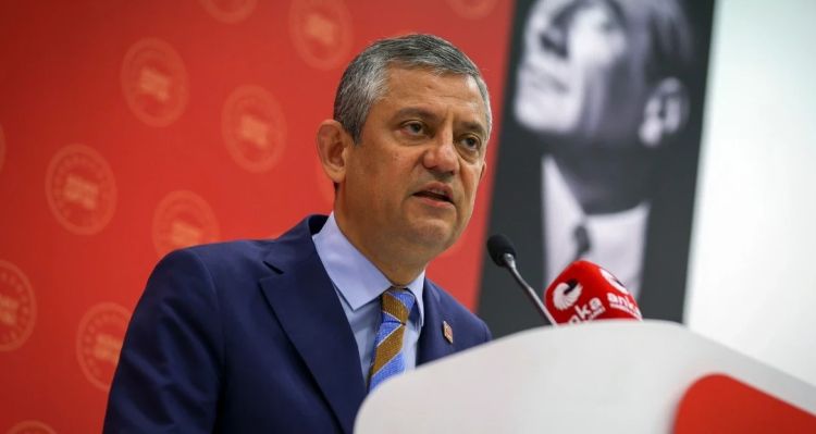 Özgür Özel'in Ekibinde Yer Alan 28 İsim, CHP PM'den İstifa Etti