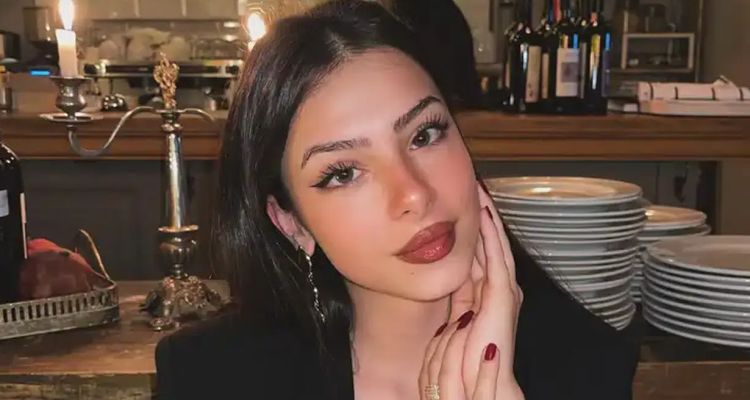 22 Yaşındaki Dizi Oyuncusu Ecem Öz'den "İlk Buluşma" Sözleri