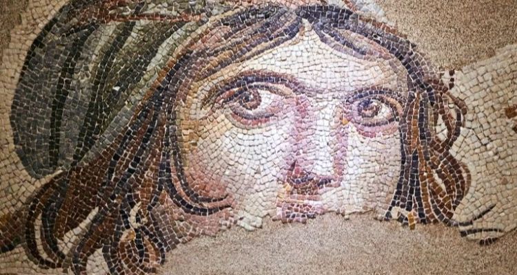 Çingene Kızı Mozaiği Tamamlanıyor: 13. Panel Zeugma'ya Döndü