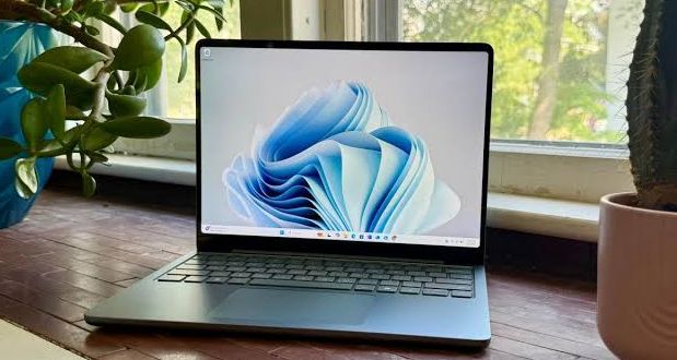 Microsoft'un 950 Dolarlık Surface Laptop'u Tepki Çekti