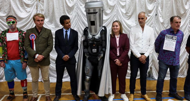 Clacton Ara Seçimine Çöp Kutusu Maskeli Aday Damga Vurdu